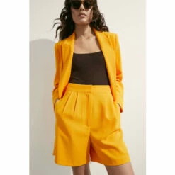 Warehouse Petite Fluid Tailored City Short For Female