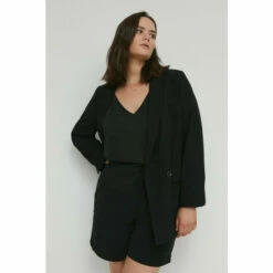 Warehouse Plus Size Fluid Tailored City Short For Female