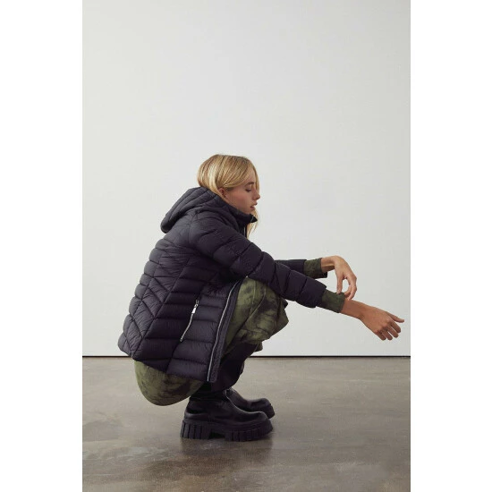 Warehouse Lightweight Short Packable Padded Jacket For Female 6 Warehouse Lightweight Short Packable Padded Jacket For Female - Image 4